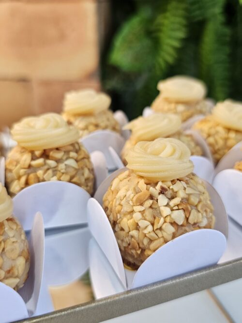 Brigadeiro Branco com xerem de Amendoim
