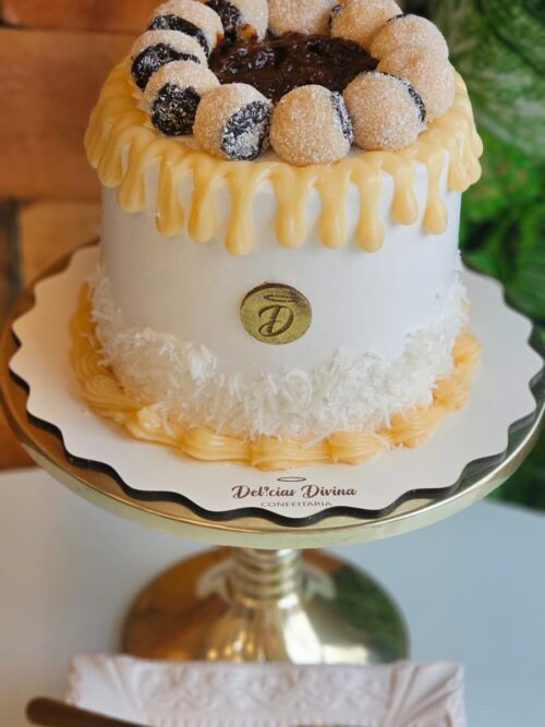 Torta Delícia de Coco com Ameixa