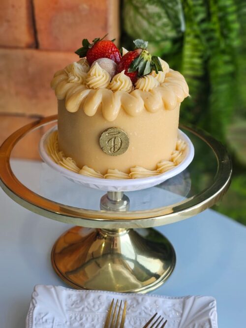 Mini Torta Ninho com Geleia de Morango