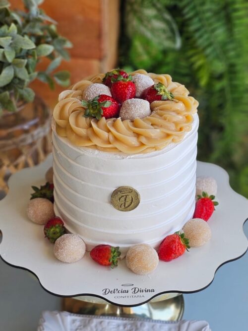 Torta Delícia de Ninho com Morango