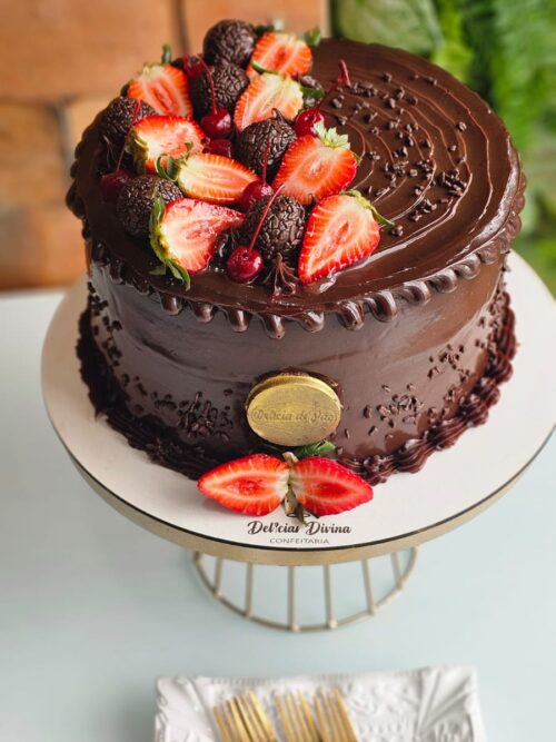 Torta Suculenta de chocolate com Morango