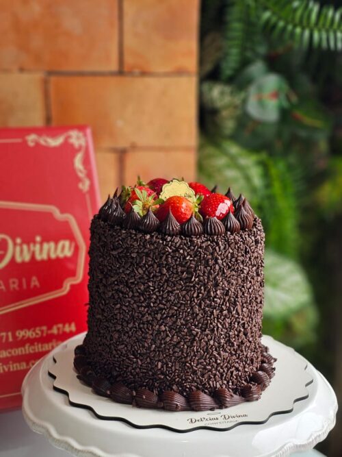 Torta Brigadeiruda com Morangos