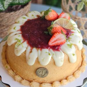 Bolo Vulcão de Limão e Morango