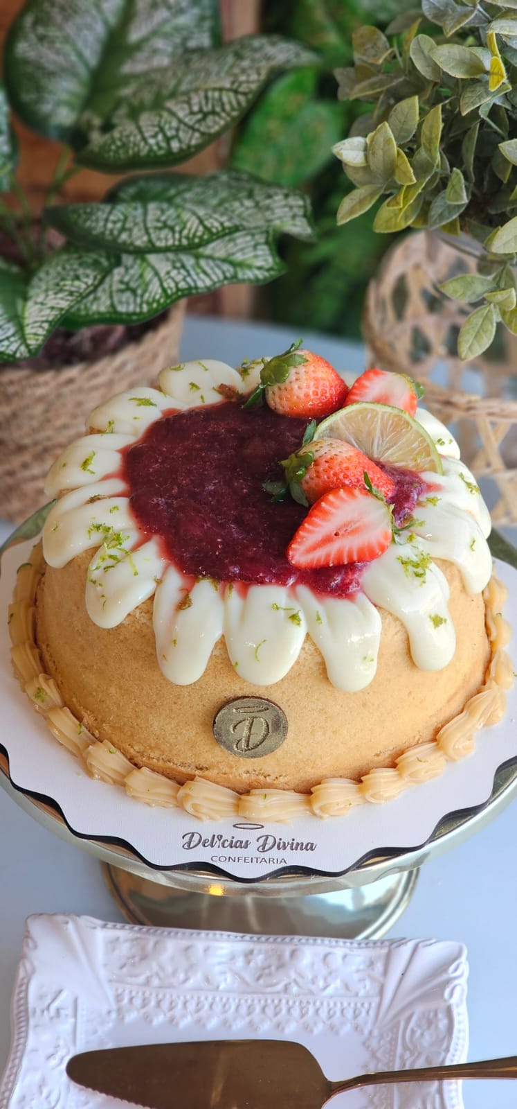 Bolo Vulcão de Limão e Morango