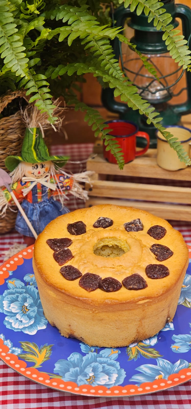 Bolo de Fubá com goiabada
